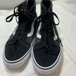 VANS SK8-HI skate shoes, Black/white size US men 8, women size 9.5. EUC